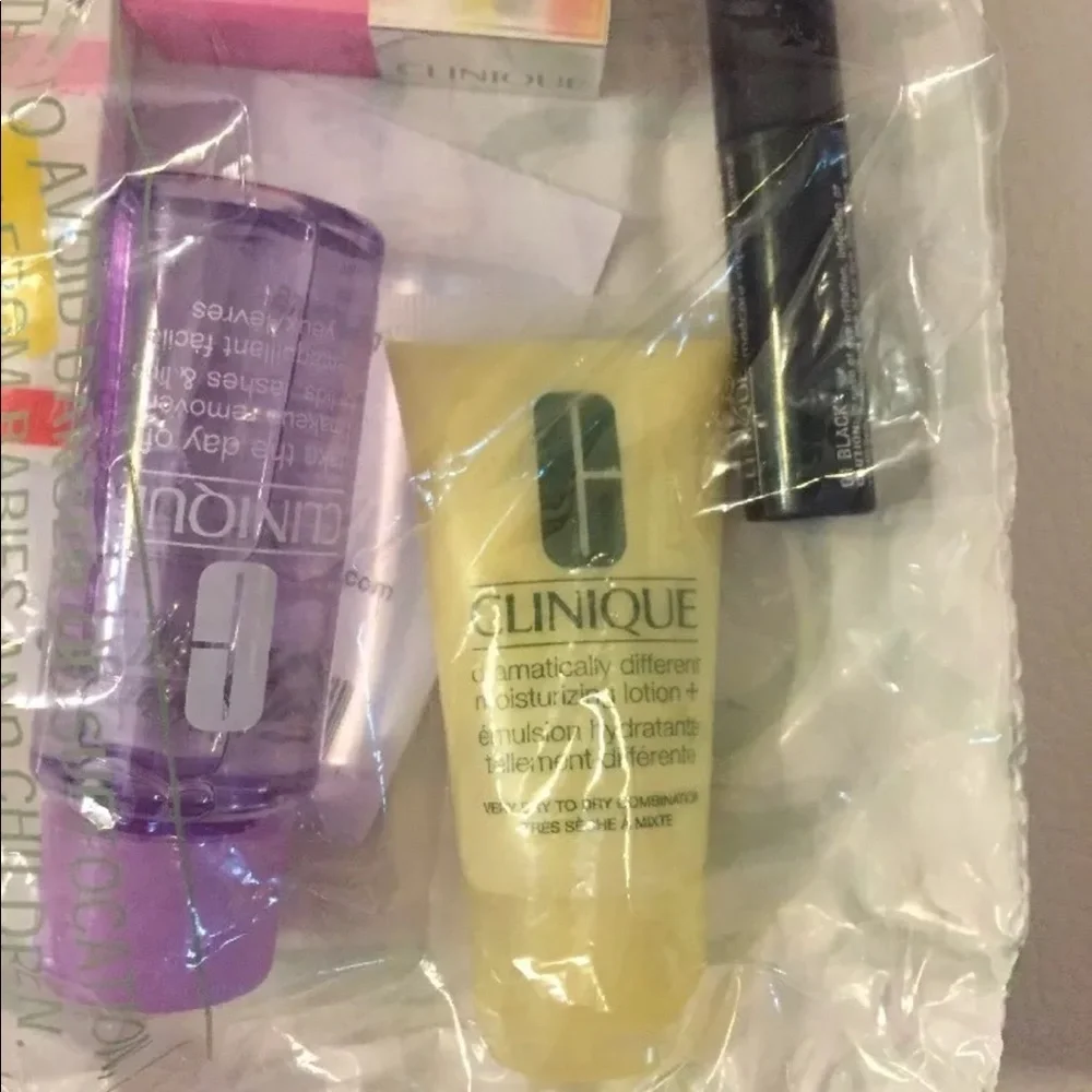 Clinique 7-piece makeup and skin care set bag